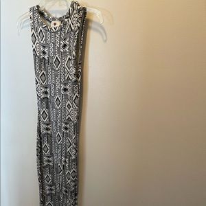 Black & white Aztec-print form fitting sleeveless dress